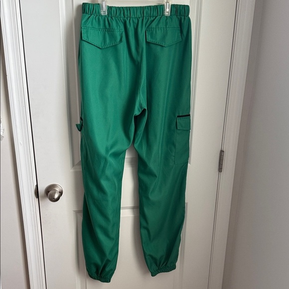 Stylish Green Cargo Pants for Men - Picture 2 of 4